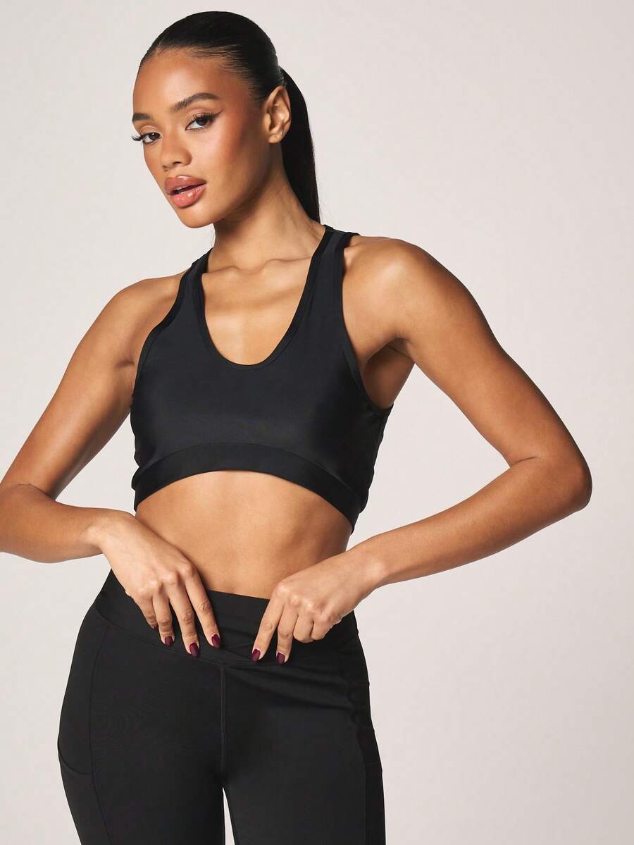 MISSGUIDED Top cropped sem mangas com barra arredondada e decote redondo, perfeito para o dia a dia e para sobreposições. Essencial para o visual casual em qualquer ocasião. - Preto - Ver 1