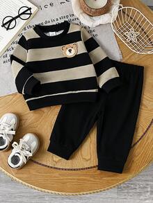 SHEIN 男宝宝春秋季撞色条纹圆领长袖上衣，饰有可爱小熊图案，搭配酒红色修身长裤，休闲套装，适合外出、居家、轻度运动和生日派对等场合。 - 黑色 - 查看 1