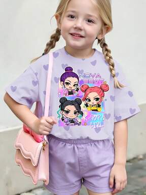 Camiseta corta básica y relajada con estampado de personaje de grupo virtual de niña, pentágono, corazón morado y lema, para uso diario, cómoda y apropiada para el verano y otoño, para niñas
