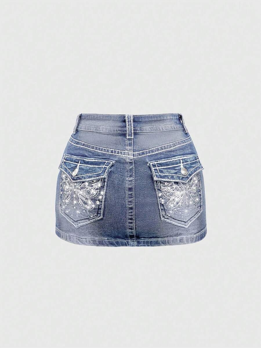 ROMWE J-Fashion Minifalda de mezclilla con bordado de mariposa, cintura baja, ajustable y de color contrastante, estilo vintage Y2K para mujeres - Lavado ligero - Ver 1