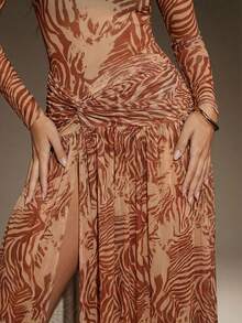 Hauture Roupas de Inverno para Mulheres, Vestido Elegante e Sexy de Ajuste Slim com Estampa Abstrata Marrom em Tela, com Fendas Altas e Mangas Longas, Vestido Longo, Vestido Longo. Para Noite de Encontro, Concertos, Apresentações, Casamento, Festas, Boates, Eventos, Vestido Formal - Multicolorido - Visão 2