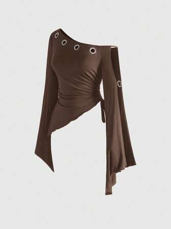 ROMWE Avant Camiseta casual de mujer con mangas de murciélago, hombro asimétrico, cintura ceñida, mangas acampanadas y ojales