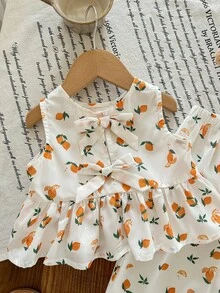这款两件套可爱女婴服装，包括一件圆领无袖上衣（背面饰有大蝴蝶结）和一条宽松休闲裤，采用编织花卉柠檬图案，适合生日派对、聚会、表演、婚礼、洗礼、学校典礼、学校活动、郊游以及春夏季节穿着。 - 卡其色 - 查看 4