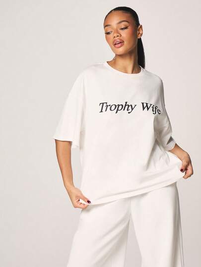 MISSGUIDED Trophy Wife-slogan Överdimensionerad rund hals Kortärmad Grafisk Statement-T-shirt Bomullsblandning Avslappnad Sommar Vår Text Tryck Dam T-shirt