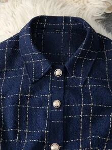 Franclia Bộ 2 món dành cho nữ cỡ lớn, gồm áo khoác dài tay bằng vải tweed thanh lịch và váy ôm eo. Chất liệu vải tweed màu xanh navy, thoải mái với cúc vàng sang trọng. Trang phục công sở thanh lịch. - Màu xanh lam - Xem 4
