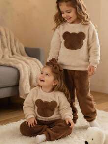 SHEIN LMoss Kids LMoss 女婴两件套针织蓬松圆领休闲卫衣和打底裤套装，泰迪熊造型，保暖舒适，摩卡色，冬季毛绒两件套，秋冬季节宝宝冬装，棕色套装，长袖上衣，舒适秋冬款式