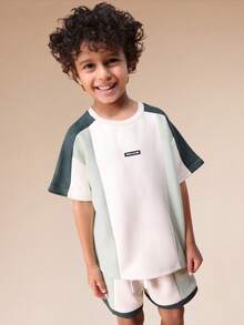 Conjunto de Camiseta e Shorts Colorblock de Verão SUMWON para Meninos com Mangas Curtas, Gola Careca, Casual, Duas Peças, Férias - Multicolorido - Visão 6