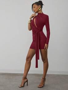 Hauture 低调端庄性感休闲高领不对称单肩镂空腰带迷你连衣裙 - 酒紅色 - 查看 4