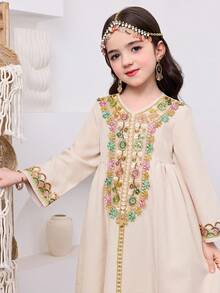 SHEIN 这款可爱优雅的3D立体花卉刺绣拼接宽松长袖连衣裙，适合春夏日常穿着，也适合节日、家庭聚会和特殊场合，是姐妹装、母女装、姐妹装的理想选择。阿拉伯长袍，优雅花卉图案，阿拉伯连衣裙，优雅高贵，适合祈祷穿着，儿童阿拉伯长袍。春夏时尚亲子度假装，卡其色 - 紅色 - 查看 3