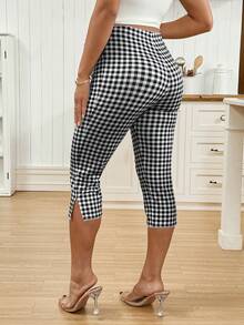 SHEIN Maternity Clothes Maternity Bottoms Casual Summer Adjustable Waistband, Lace Trim At The Waistband, Black And White Checkered Maternity Leggings With A Three-Quarter Length Split. Checkered Pattern.