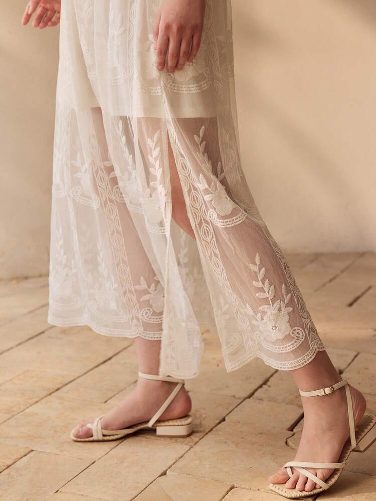 WOMEN'S FLORAL EMBROIDERED HEM SLIT DRESS