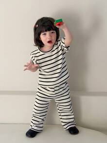 SHEIN Baby Girls' Casual Apricot Striped Jacquard Fabric Round Neck Short Sleeve Top And Striped Pants Set, Suitable For Everyday Wear, Spring/Summer - Apricot - View 5