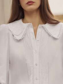 白色衬衫，双刺绣领口，褶裥细节和蕾丝饰边，时尚优雅，适合春夏办公室穿着，尽显女性优雅法式风情。 - 白色 - 查看 1