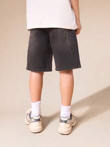SUMWON Pantalones cortos de mezclilla lavados con ajuste relajado, costuras de contraste y bolsillos laterales para niños, bermudas casuales de longitud hasta la rodilla para vacaciones de verano - Negro - Ver 2