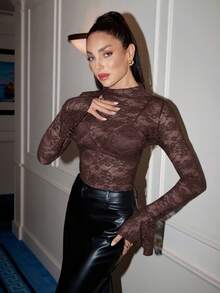 Lavishia Atasan Wanita Elegan Seksi Warna Polos dengan Lengan Lonceng Berenda - Coffee Brown - View 5