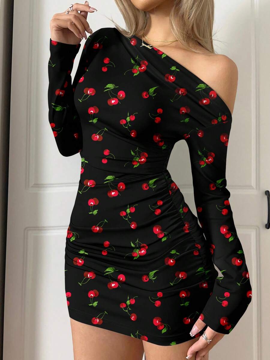 SHEIN EZwear 休闲复古可爱风黑色底红色樱桃印花图案女士修身不对称肩迷你连衣裙,适合春夏度假穿着 - 彩色 - 查看 1