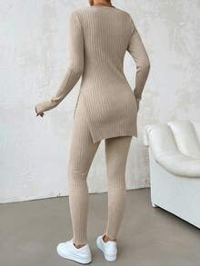 Conjunto casual de 2 piezas de camiseta de manga larga con cuello redondo y abertura lateral en el bajo, y leggings de unicolor para mujer - Camel - Ver 2