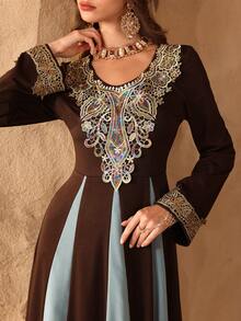 Al Najma Vestido largo de línea A con cintura ceñida, manga larga, cuello con parches de tejido de punto, chifón y cuentas, elegante, adecuado para primavera y otoño - Multicolor - Ver 5
