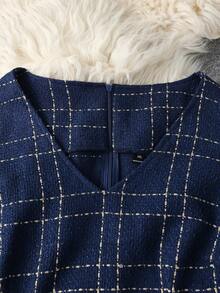 Franclia Bộ 2 món dành cho nữ cỡ lớn, gồm áo khoác dài tay bằng vải tweed thanh lịch và váy ôm eo. Chất liệu vải tweed màu xanh navy, thoải mái với cúc vàng sang trọng. Trang phục công sở thanh lịch. - Màu xanh lam - Xem 5
