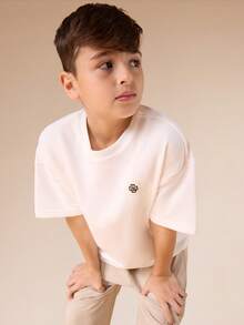 SUMWON Boys Oversized Crew Neck Short Sleeve Badge Logo Detail T-Shirt Casual Summer Top - White - View 5