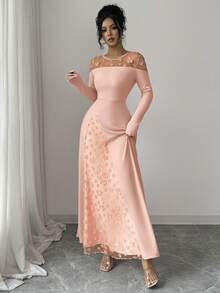 Modelyn Đầm dài tay cổ tròn, tay lỡ, lưng thun lưới dệt jacquard, xếp ly bất đối xứng dành cho nữ - Hồng - Xem 3