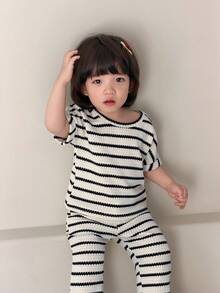 SHEIN Baby Girls' Casual Apricot Striped Jacquard Fabric Round Neck Short Sleeve Top And Striped Pants Set, Suitable For Everyday Wear, Spring/Summer - Apricot - View 4