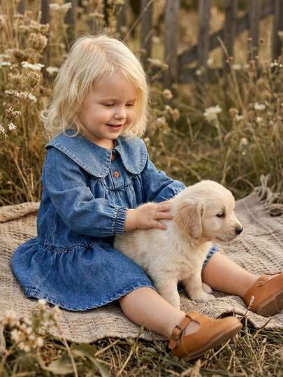 Vintaside Kids Toddler/Young Girls' Casual Denim Dress For Spring And Autumn, Featuring A Turn-Down Doll Collar, Long Sleeves With Cute And Sweet Balloon Sleeves, Blue Tiered Skirt, Button Decorations, And A Sweet Vintage Style. Suitable For Birthday Parties, Evening Parties, Performances, Weddings, Baptisms, And Opening Ceremonies, As Well As School, Travel, Cozy Autumn And Winter Gatherings, Outdoor Activities, Vacations, And Casual Wear. Denim Dress Toddler Girl Toddler Smock Dress Baby Girl Farm Clothes Denim Smock Dress Toddler Denim Dress