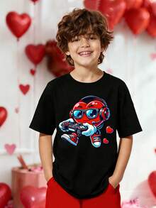 SHEIN GraphicGems Áo thun ngắn tay cơ bản, thoải mái, phong cách, sáng tạo, cá tính, tươi mới, tối giản, in hình nhân vật hoạt hình trái tim, máy chơi game, kính râm, thích hợp cho ngày Valentine, dành cho bé trai tuổi teen. - màu đen - Xem 3