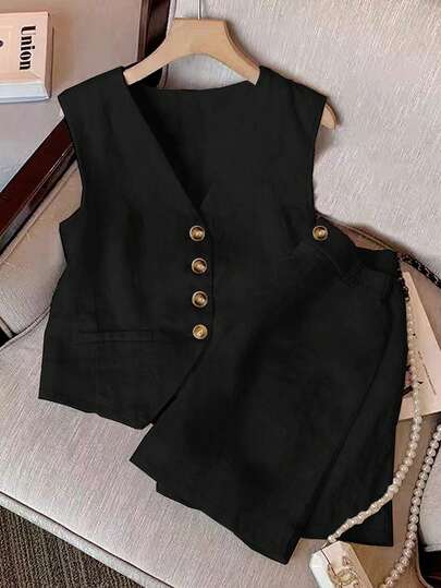SHEIN PETITE CURVE Conjunto de 2 piezas de chaleco con cuello en V y botones y pantalones cortos de talla grande