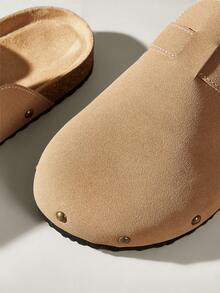 Solecia 女士新款平底套脚鞋，半包式拖鞋，采用绒面革PU材质，饰有铆钉，适合外出、购物、通勤和休闲穿着。 - 棕色 - 查看 5