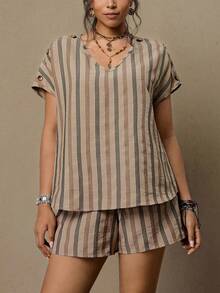 Freevana 2件套/组 纽扣装饰休闲条纹上衣和松紧腰短裤套装 优雅女士百搭加大码适合户外和通勤的夏季服装 - 彩色 - 查看 3