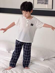 SHEIN Little Byeori 男童白色织唛上衣和格子松紧腰裤睡衣套装 - 灰色 - 查看 4
