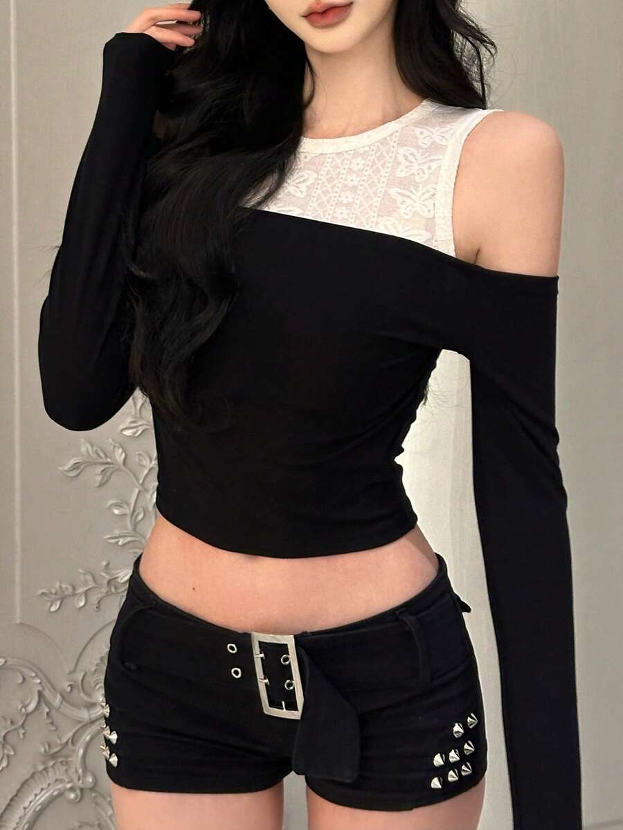 DAZY Áo thun nữ tay dài dáng ngắn ôm sát, phối ren tương phản, hở vai. - màu đen - Xem 1