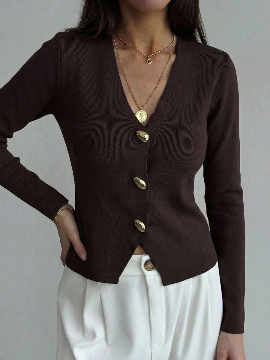 Aloruh 简约杏色V领长袖金属装饰短款女式毛衣，秋冬款 - 咖啡棕 - 查看 1