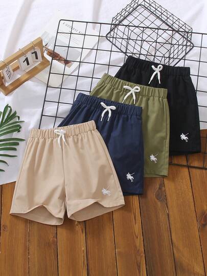 SHEIN 4件套男童休闲运动学院风纯色短裤，适合日常穿着、上学、外出、运动、春夏穿着。可为幼儿男童提供多种穿搭组合。设计简约优雅，穿着舒适时尚。