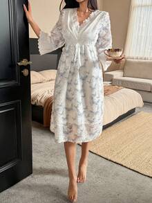 DAZY Cute Embroidered Lace Patchwork Butterfly Print Plush Fabric Loose Women Nightgown