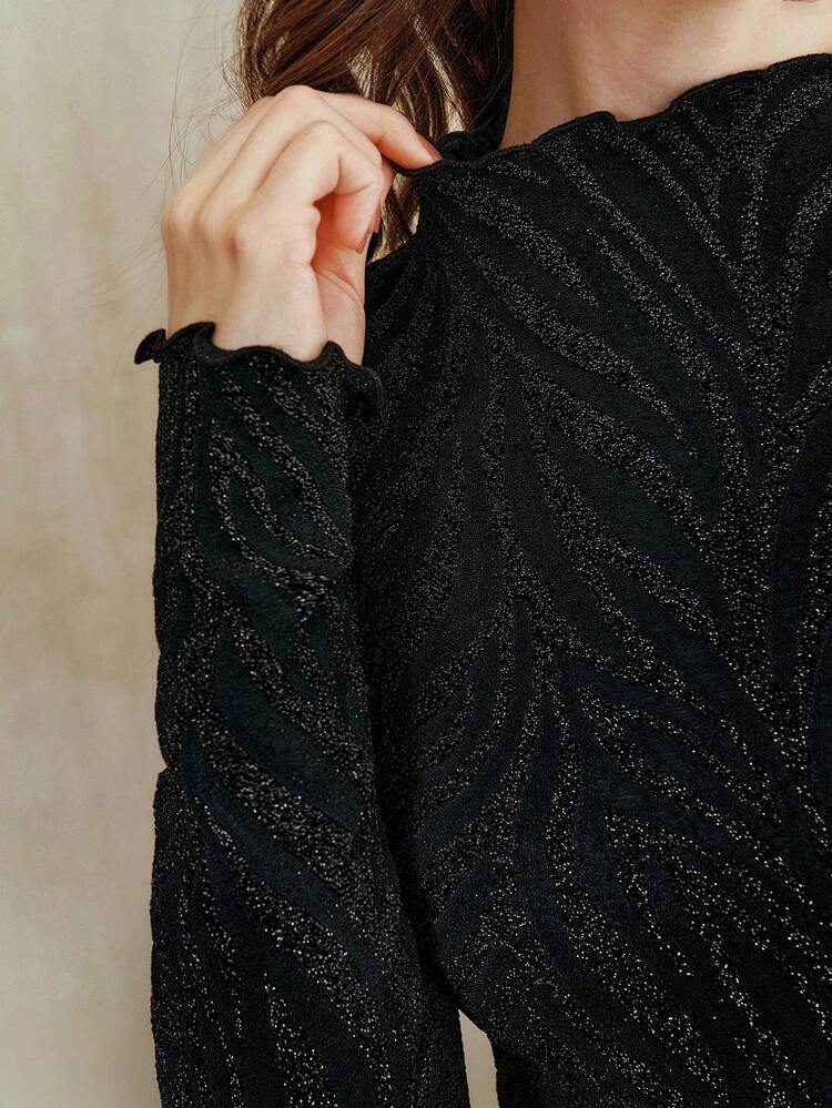 Elegante camiseta de manga larga de cuello alto texturizada en negro con pliegues en plata y oro, de corte ajustado, talla grande, para otoño