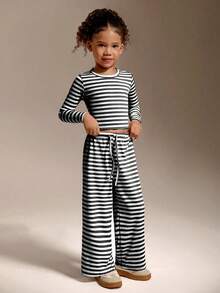 SHEIN 女童条纹长袖圆领T恤和阔腿裤两件套，休闲条纹套装，适合居家、休闲、户外运动。 - 黑與白 - 查看 3