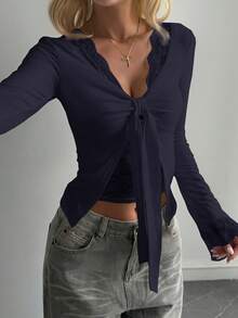 DAZY 女士V领蕾丝拼接修身长袖系带设计休闲性感T恤 春季Y2K - 藏蓝色 - 查看 2