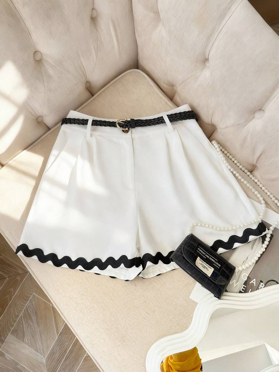SHEIN Franclia Women's White Shorts With Belt,A-Line Silhouette,Black Contrast Scalloped Edge Trim,Summer,Elegant,Brunch,Black And White Checkered Resort Style - White - View 1