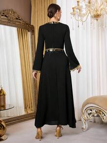 Al Najma 女士缎带饰边亮片V领喇叭袖阿拉伯风格连衣裙 - 黑色 - 查看 6