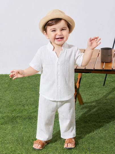 SHEIN Bộ 2 món áo sơ mi và quần ngắn tay cổ đứng màu trơn cho bé trai và bé gái, kiểu dáng rộng rãi, thoải mái, phù hợp cho các hoạt động ngoài trời mùa xuân, hè, thu, kỳ nghỉ, mặc hàng ngày và du lịch.