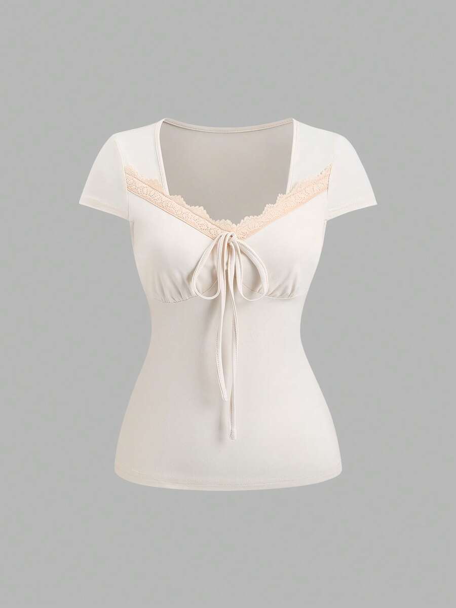 Sweetra Áo thun phối ren màu đỏ tía > Áo màu đỏ sẫm > Áo màu đỏ tía > Áo màu đỏ rượu vang - Màu be - Xem 1