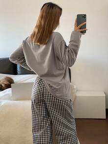 DAZY 字母印花宽松T恤上衣和格子睡裤女士睡衣套装 - 灰色 - 查看 2