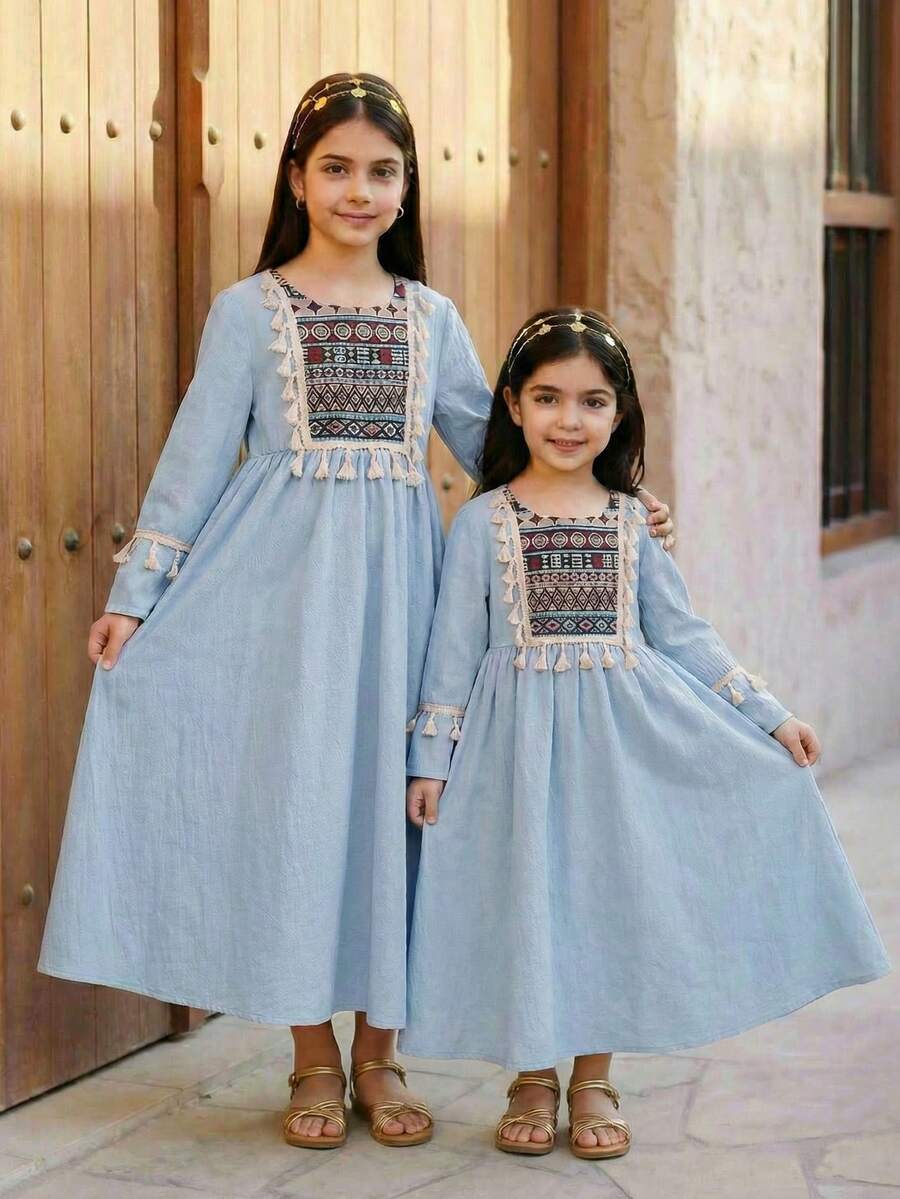 SHEIN Rochie evazată cu mânecă lungă, elegantă, cu dungi, model patchwork, cu ciucuri, talie elastică, albastru, rochie de vacanță, casual, la modă, patchwork, floral, franjuri, guler pătrat, mânecă lungă - Albastru - Vizualizare 1