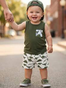 SHEIN 一套男婴时尚简约可爱恐龙印花仿口袋设计上衣和恐龙印花短裤套装，夏季