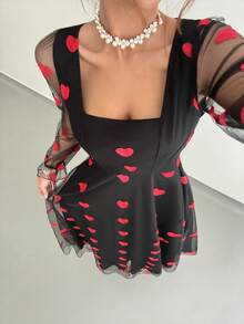 Chiquease 女士方领心形网纱连衣裙，收腰设计，荷叶袖，透视网纱面料，红色爱心图案，浪漫情人节，时尚优雅，适合日常穿着、婚礼、宴会、通勤、毕业派对、节日活动、度假、约会、聚会、万圣节、圣诞节、新年和感恩节等场合。