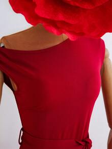 Travachic Elegant Oblique Shoulder Sleeveless Dress