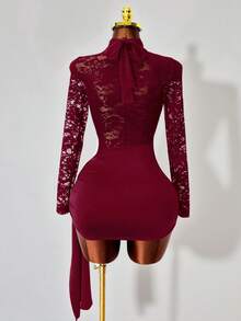 Mistrie Đầm dài tay ren phối màu tương phản, kiểu dáng thanh lịch, thắt eo, có bèo nhún. - Màu Đỏ Sâu - Xem 2