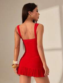 SHEIN PETITE Vestido mini ajustado de malla con fruncido de unicolor elegante para mujer - Rojo - Ver 3